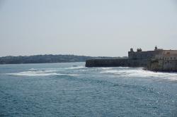 Italy /Sicily : Harbor entrance of Syracuse  -  09.20  -  Italy /Sicily 
